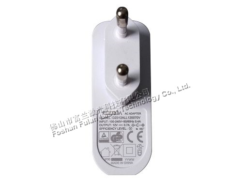 白(bái)色電(diàn)源适配器(qì)激光(guāng)标記黑(hēi)色字符