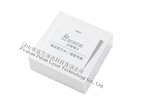 塑料開(kāi)關面闆激光(guāng)刻字