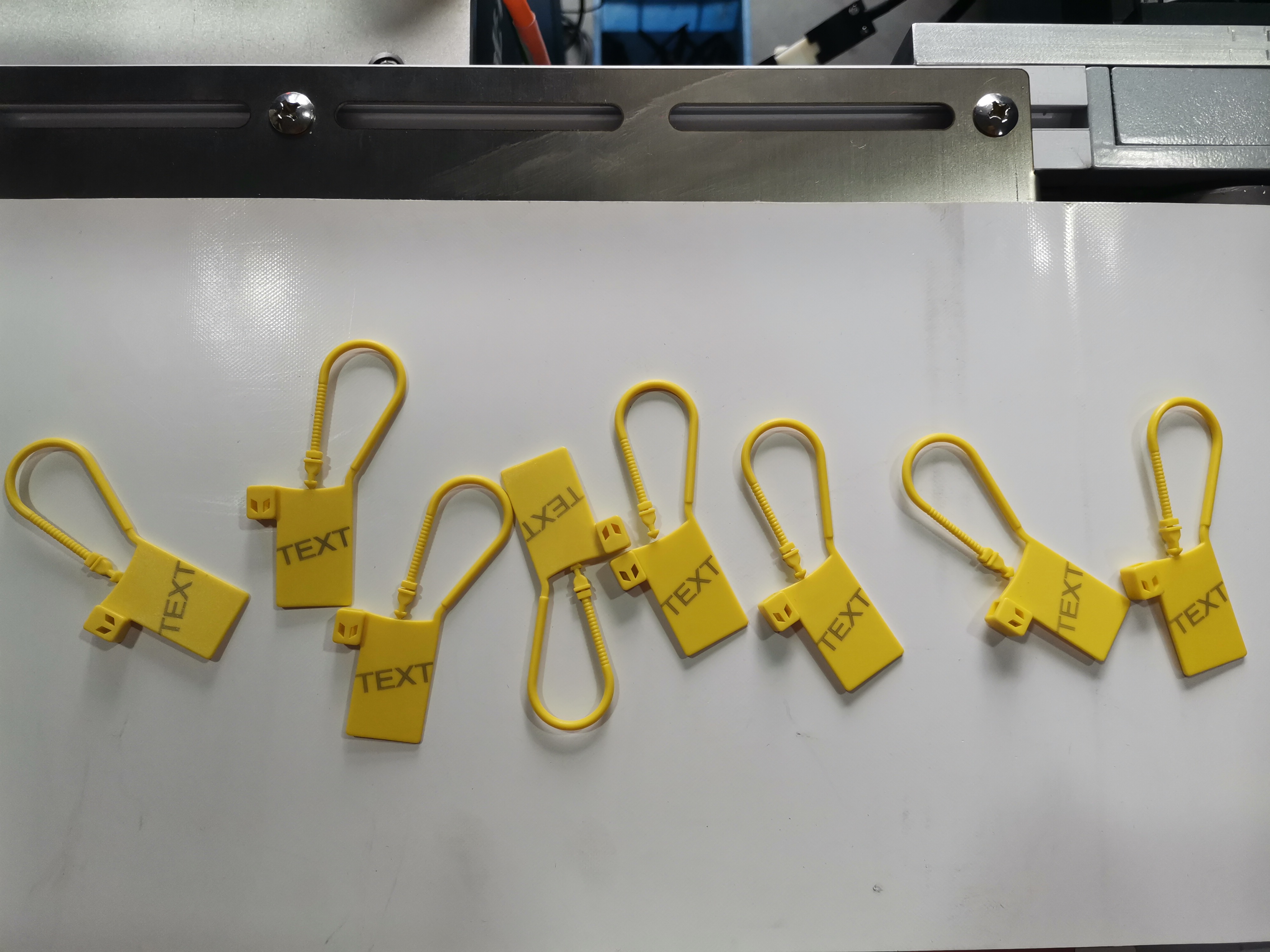 CCD視(shì)覺定位激光(guāng)打标機(jī)